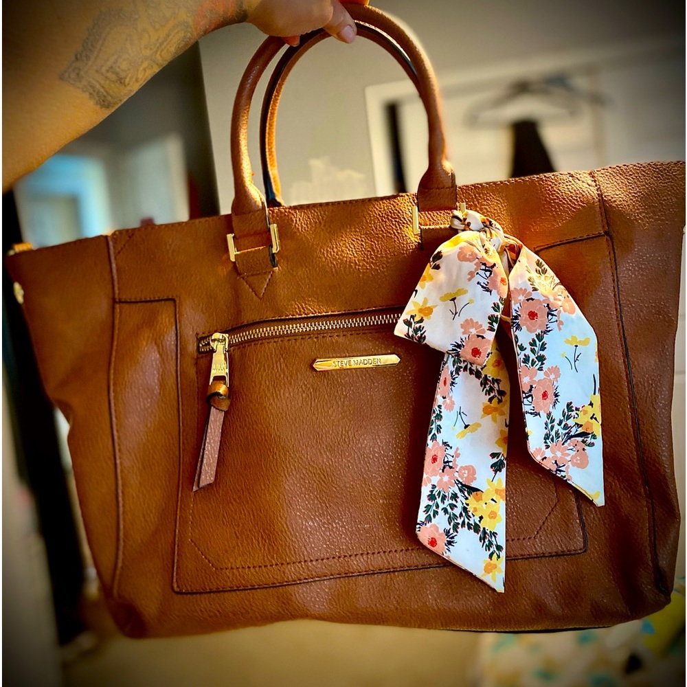 Large tote with satin bow
